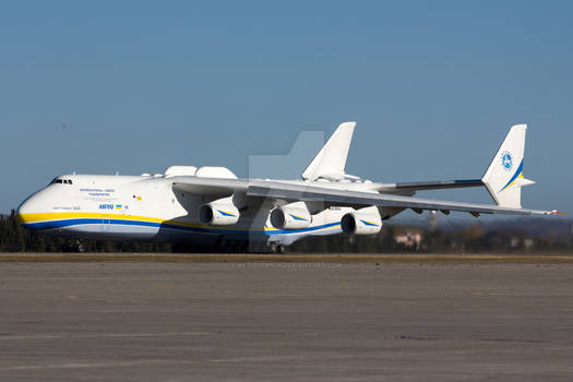 Antonov AN-225 Take-Off