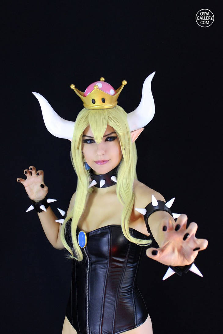 Bowsette Cosplay from Super Mario Bros. 3 by Enolla