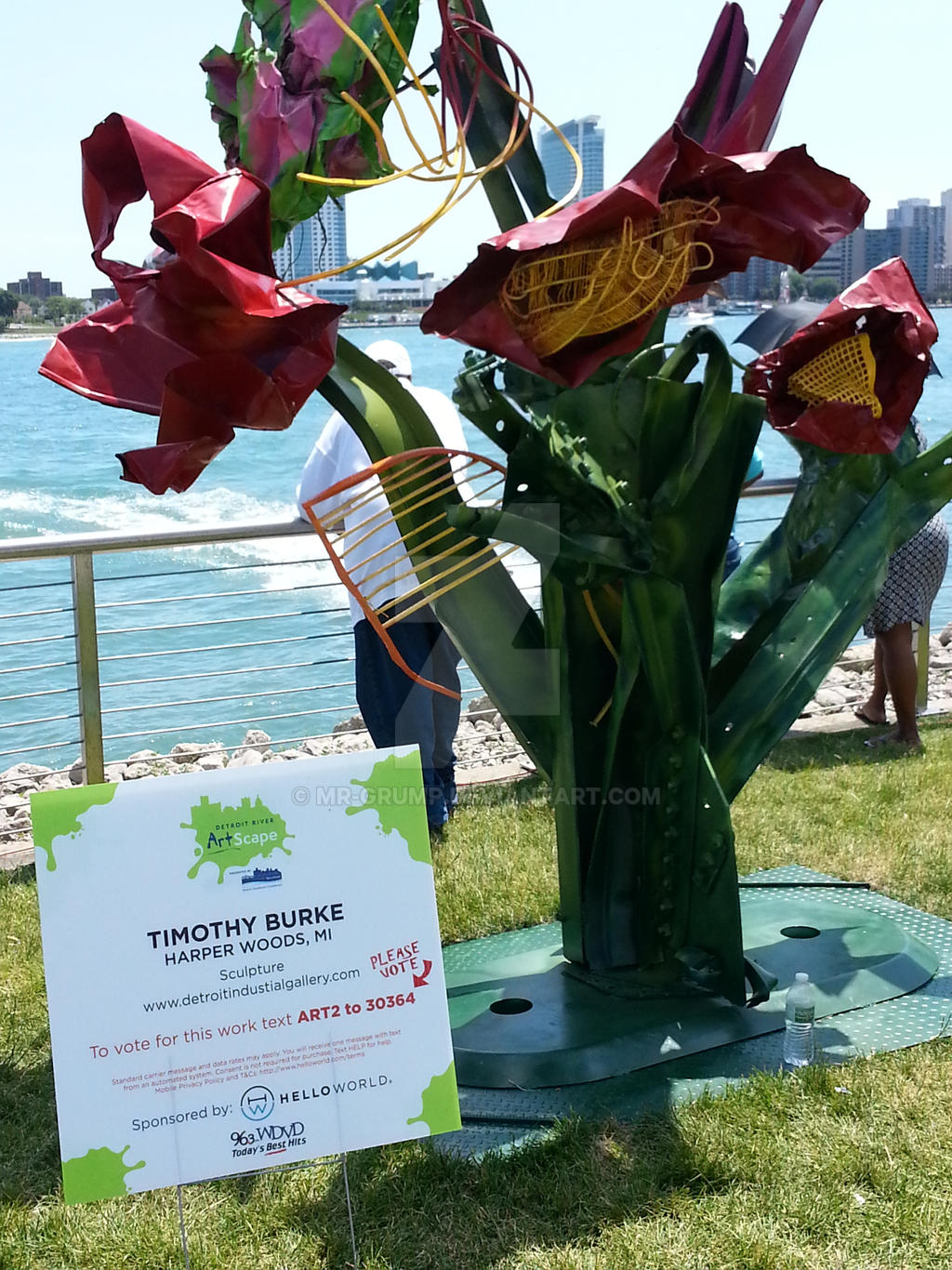 Detroit RIVER DAYS sculpture