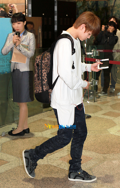 Yoseob: Airport