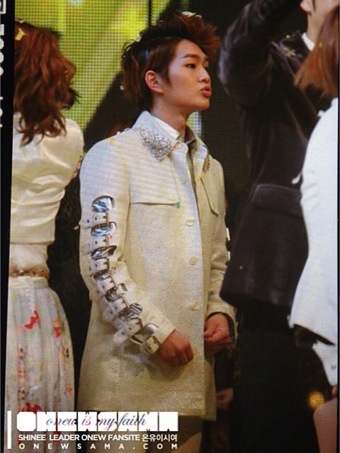 Onew: 130101 Where are my SHINee dongsangs