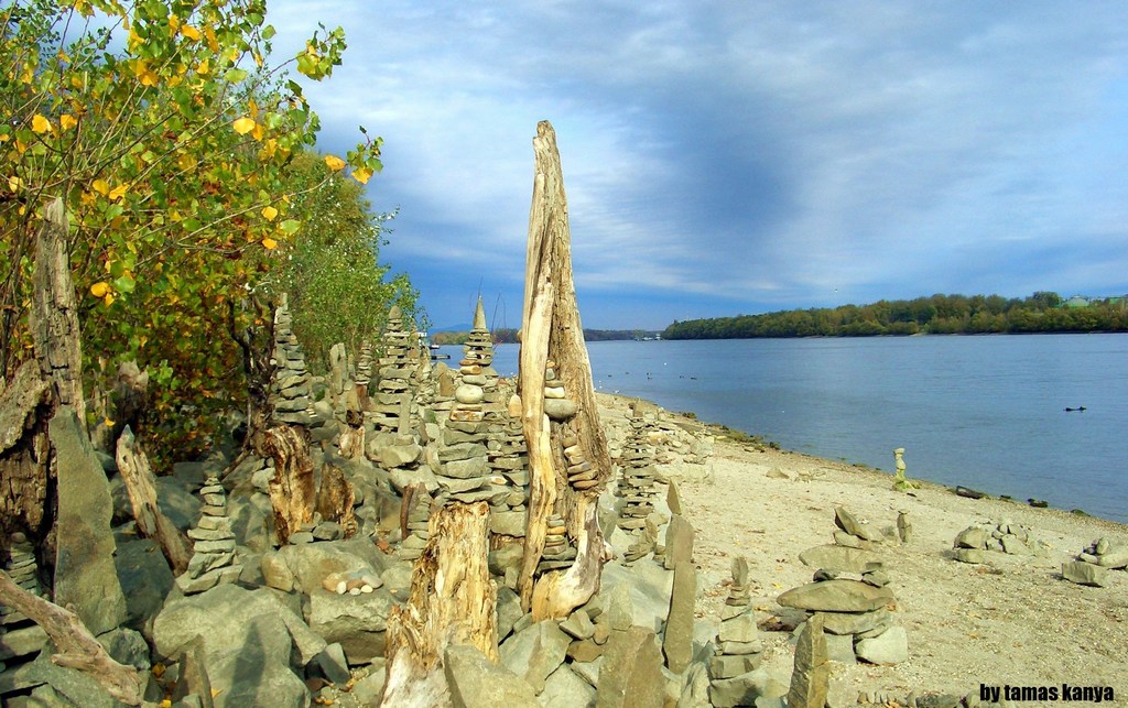 Land art in hungary by tamas kanya(stone balance)