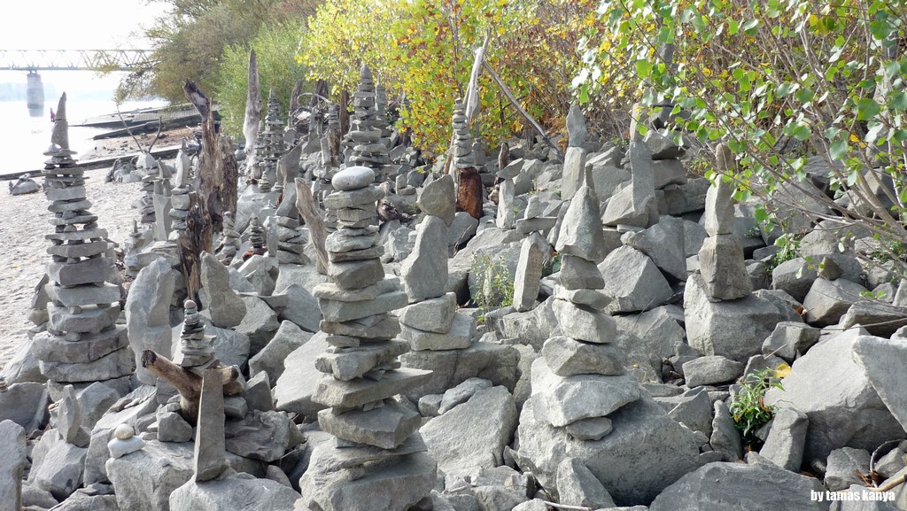 Land art in hungary by tamas kanya(stone balance)