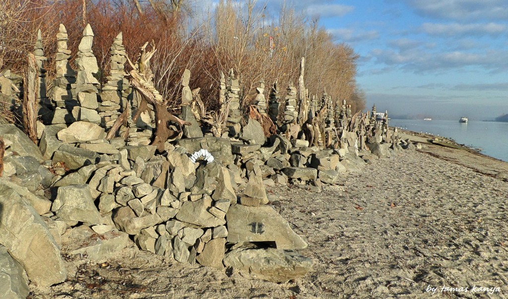 Stone balance and driftwood art in Budapest