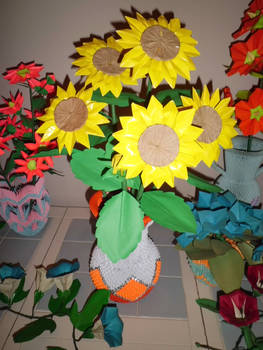 Sunflowers and 3d origami vase