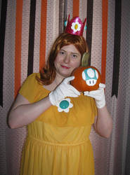 Princess Daisy Cosplay with 1-Up Mushroom Pumpkin