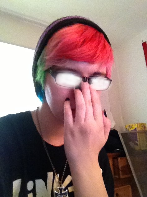 //Does the anime glasses thing