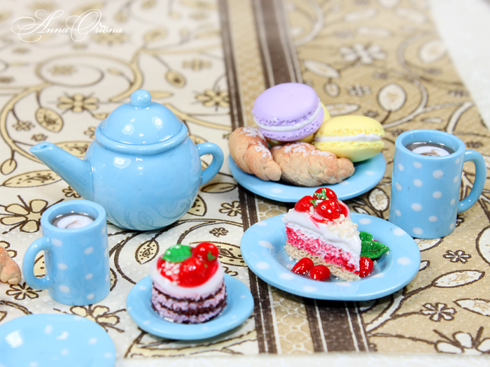 Miniature crockery and food