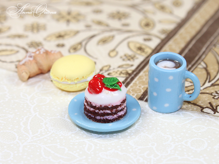 Miniature crockery and food