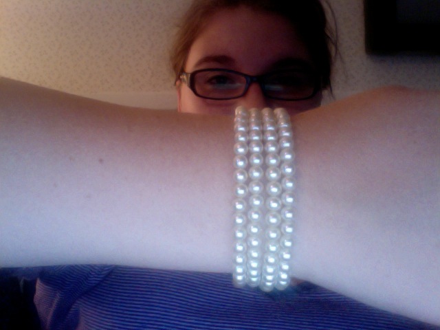 Pearl Bracelet Outside