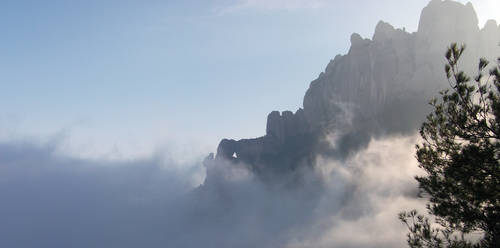 Por encima de las nubes