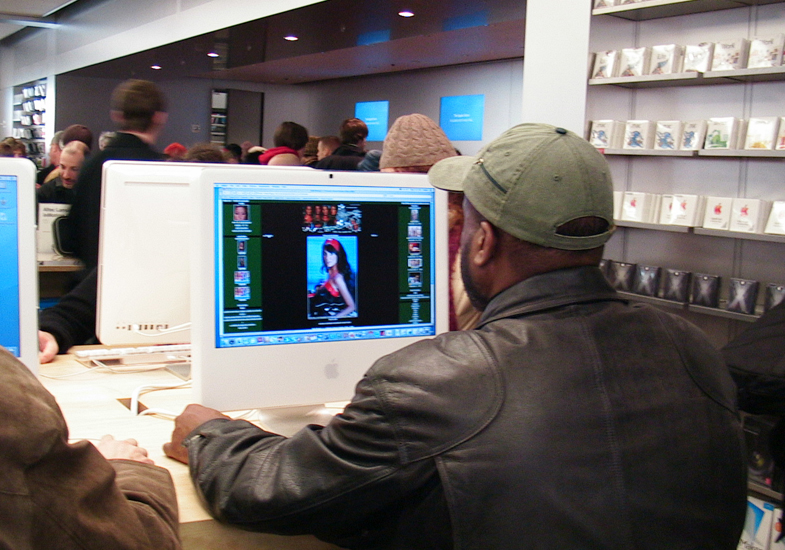 Fun at the NYC Apple Store