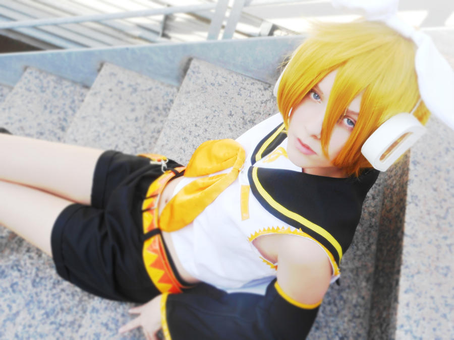 Rin Kagamine Cosplay by AloisTheSpider on DeviantArt