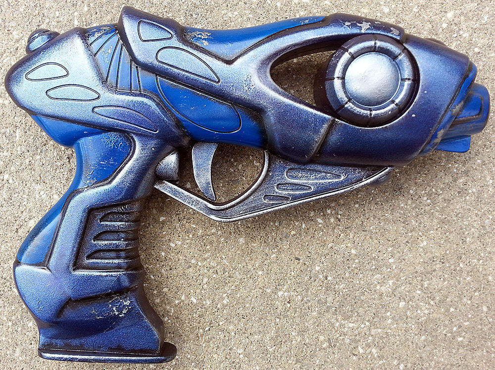 Alien blaster pistol prop by firebladecomics on DeviantArt