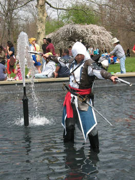 Edward Kenway on the fountain