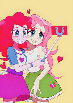 Fluttershy and Pinkie take selfies