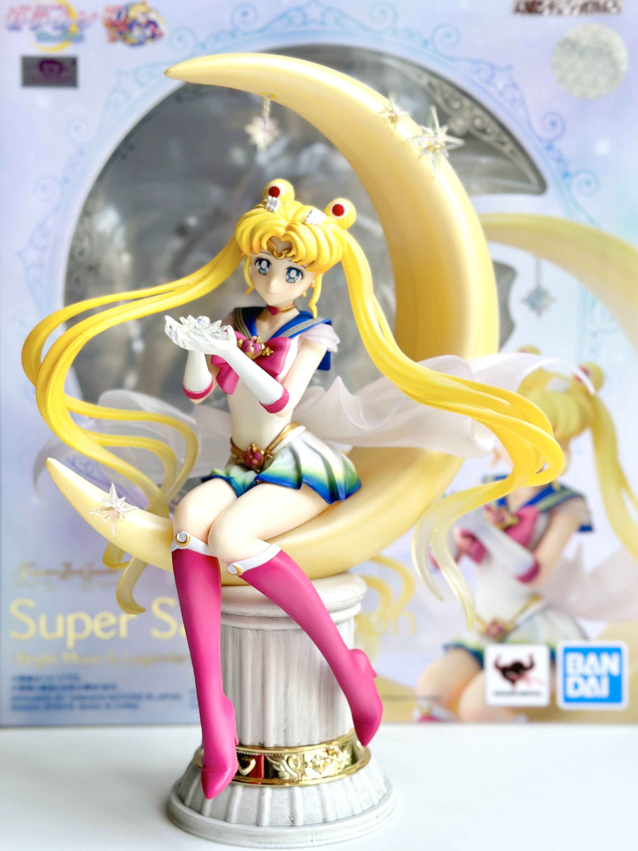 Super Sailor Moon (Bright Moon & Legendary Silver Crystal) - FiguartsZero  Chouette - Sailor Moon Eternal - Bandai