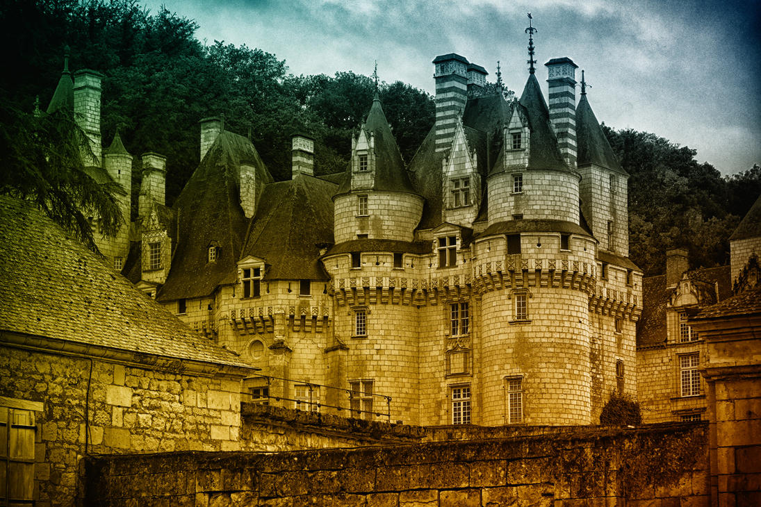 Семерки замка. Шато Дюссе замок. Замок Юссе Франция. Шато Босежур замок во Франции. Долина Луары замок Юссе.