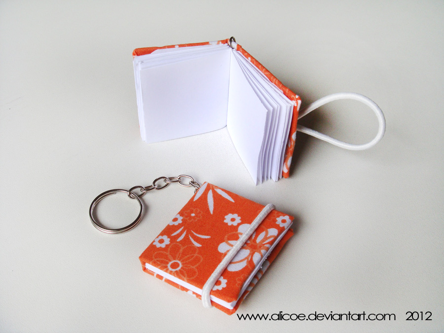 Mini Note Keychain Orange 4cmX3,5cm