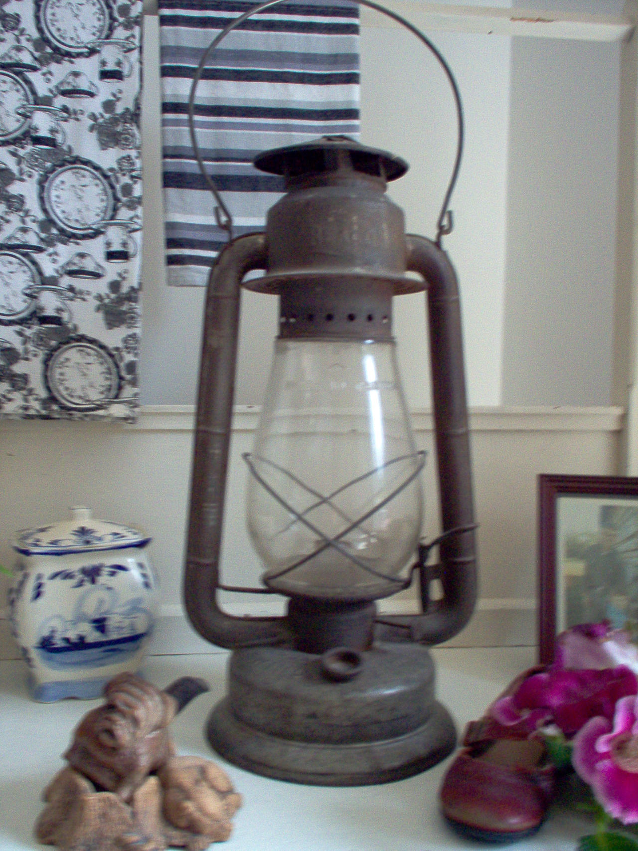 old lantern on washstand 2