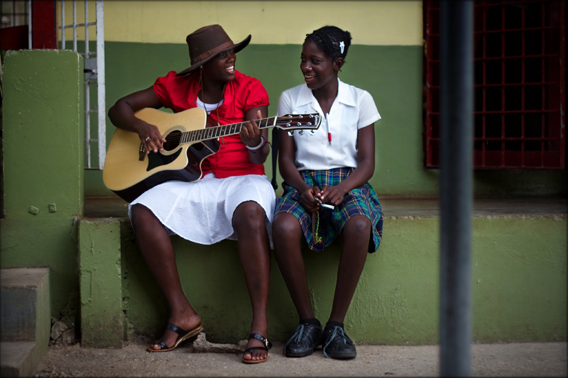 Two GGH Girls With a Guitar