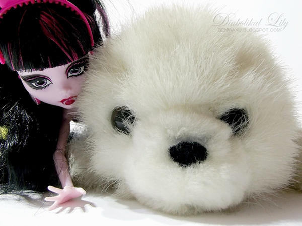 Vampire and baby seal (2)