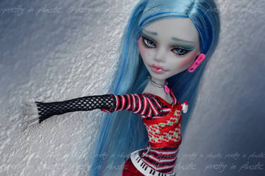 Commission - MH Ghoulia repaint - 03 by prettyinplastic