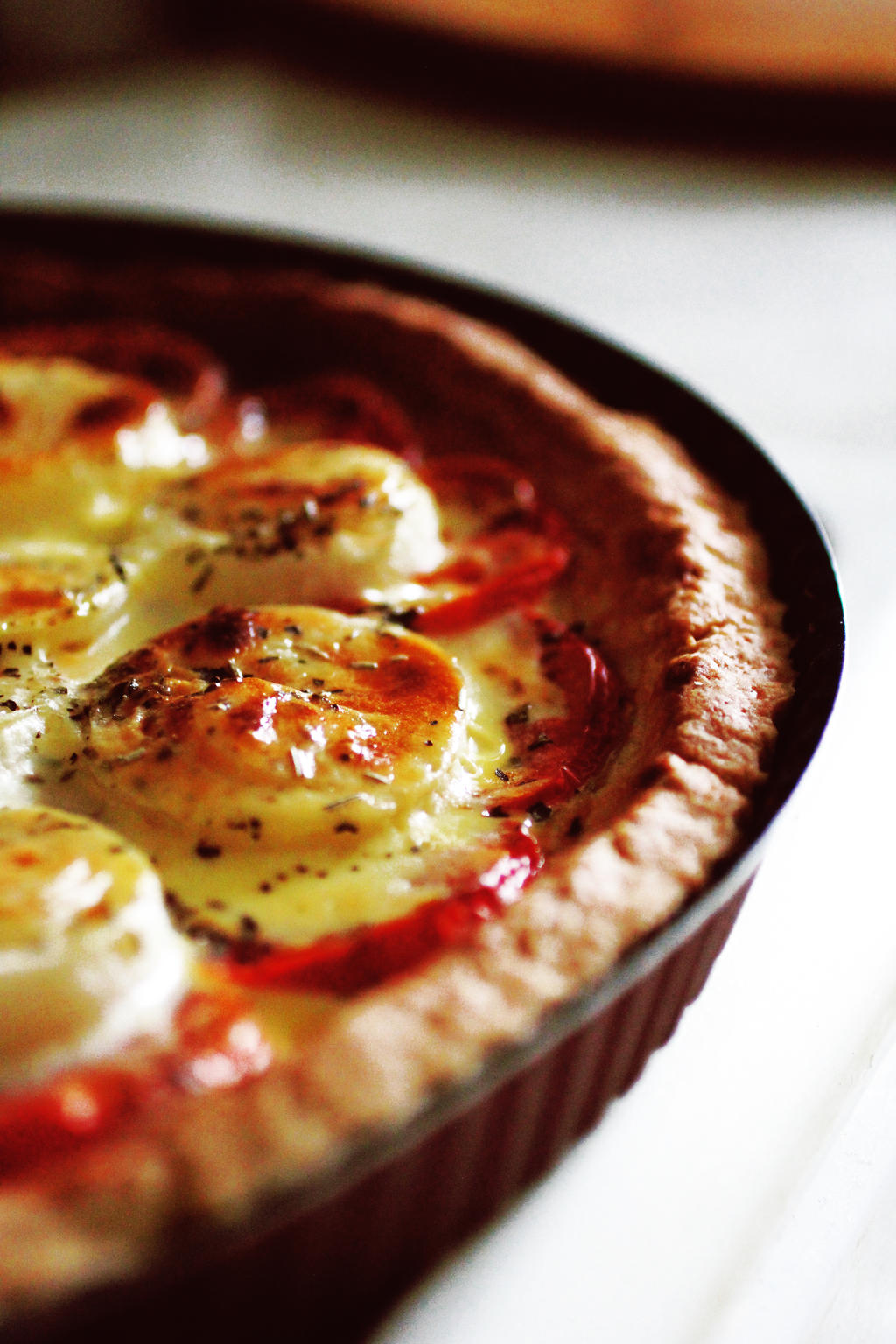 tart with tomatoes and onions