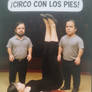 Chica experta acrobata con los pies !!