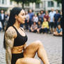 Chica fuerte acrobata con los pies