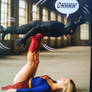Supergirl acrobata con los pies 3