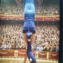 Mujer hace acrobacias con los pies 6