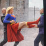 Escena de Supergirl luchando con los pies 2