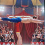 Acrobacias con los pies de Supergirl en el circo 2