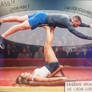 Chica experta acrobata de pies 7