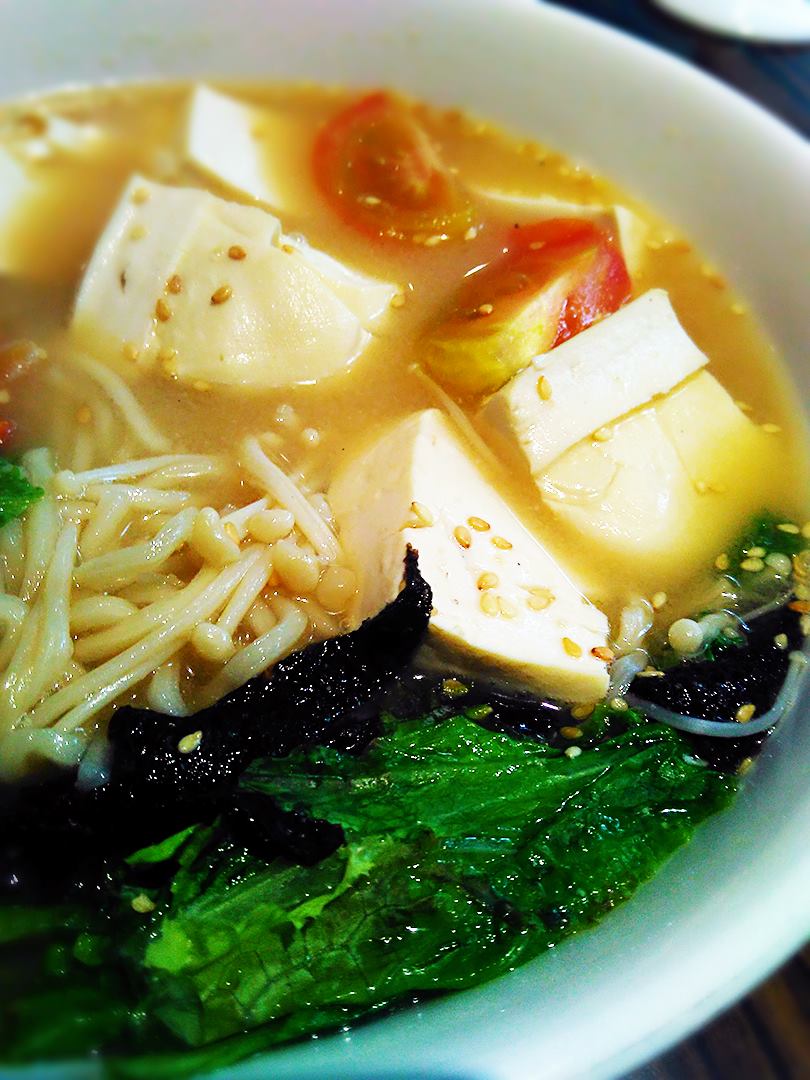 Ramen Noodle with Seaweed and Tofu Veg