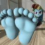 Rainbow Dash wiggles her toes