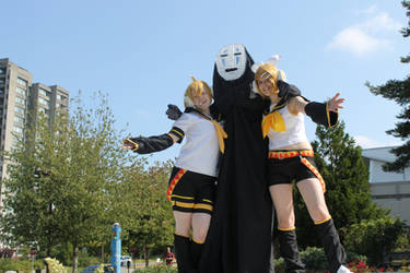 Rin, Len and.... No Face? O_O