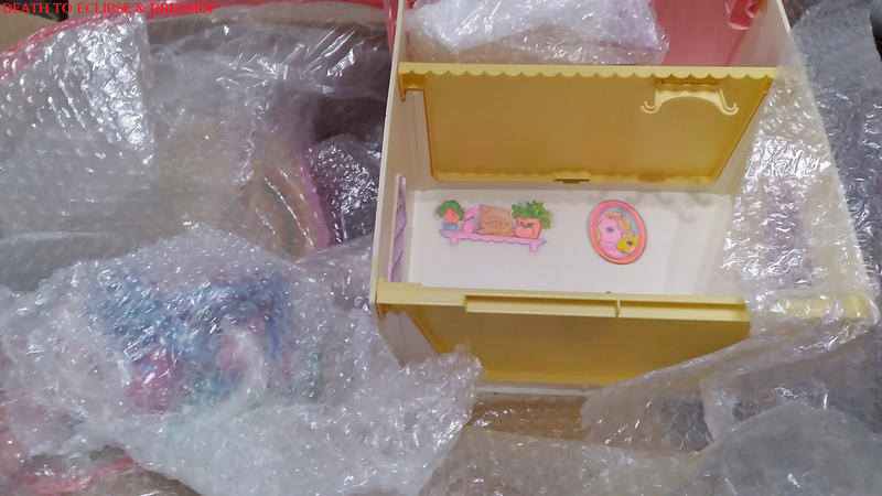 Show Stable and Nursery unboxing 01