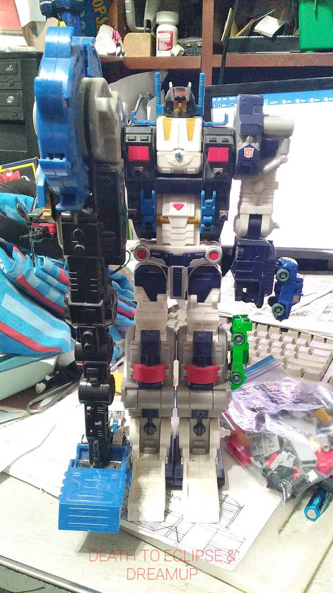 Cybertron Metroplex with Mini-Cons by ZeldaTheSwordsman on DeviantArt