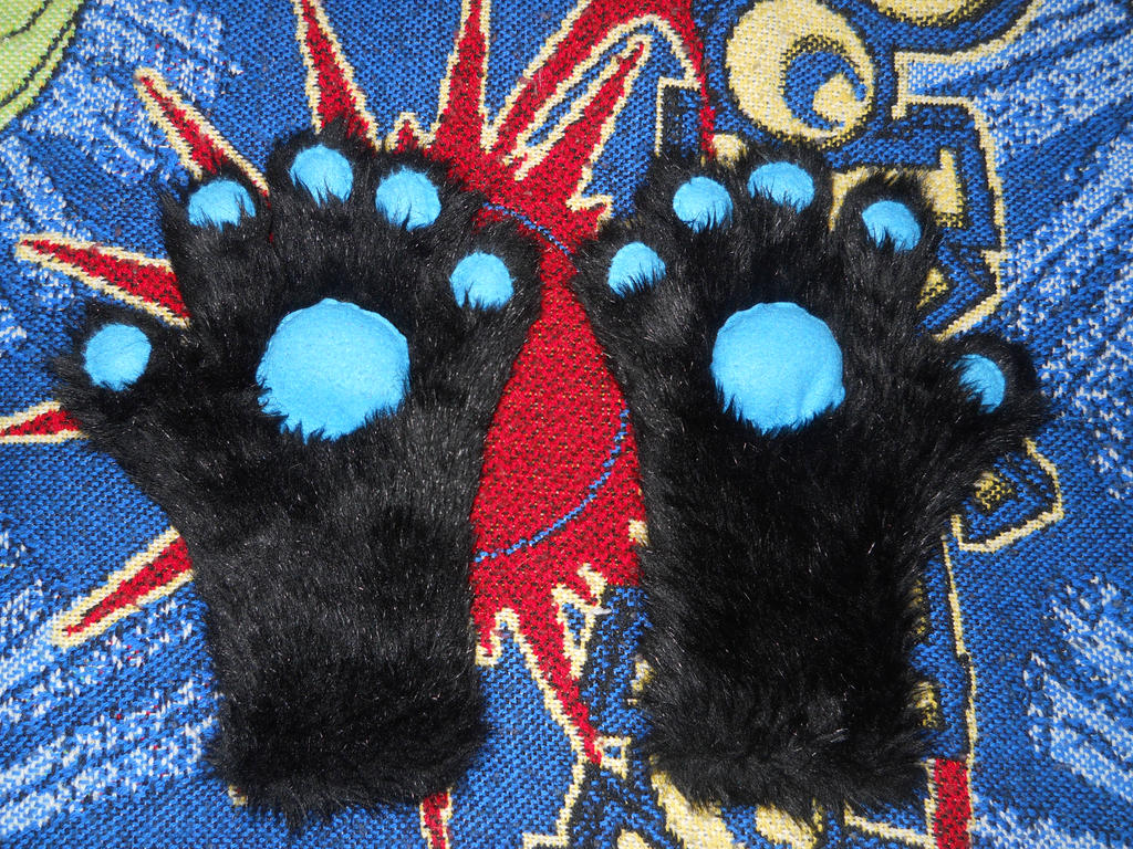 Completed paws! by Xeerinare on DeviantArt