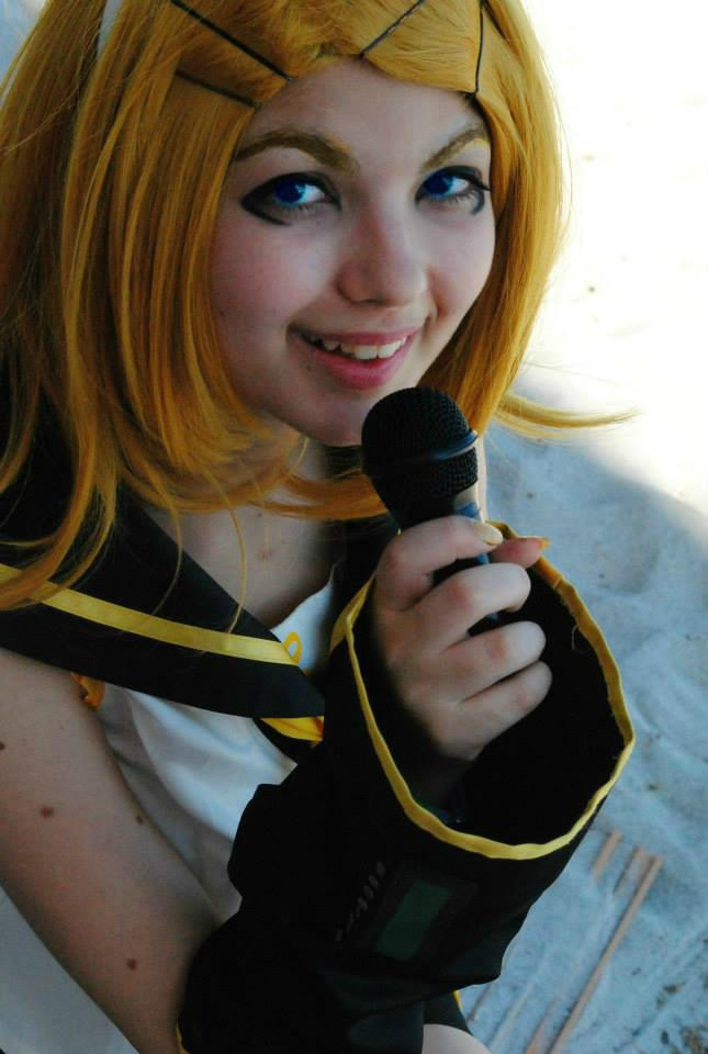 Rin Kagamine Cosplay by YoukaiUsagiHime on DeviantArt