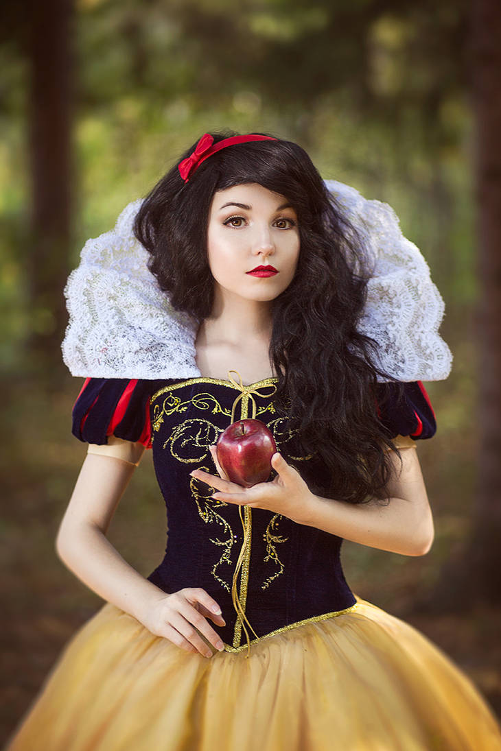 Snow White by KikoLondon