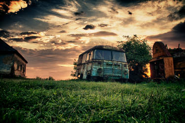 Old rusty van at Ozora