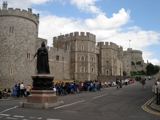 Queen Victoria Statue