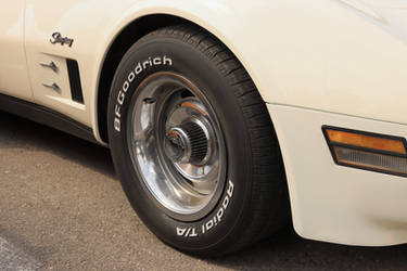 Vintage Chevrolet Corvette white car wheel