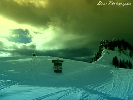 A tiny refuge in the snow - Dani Photographer