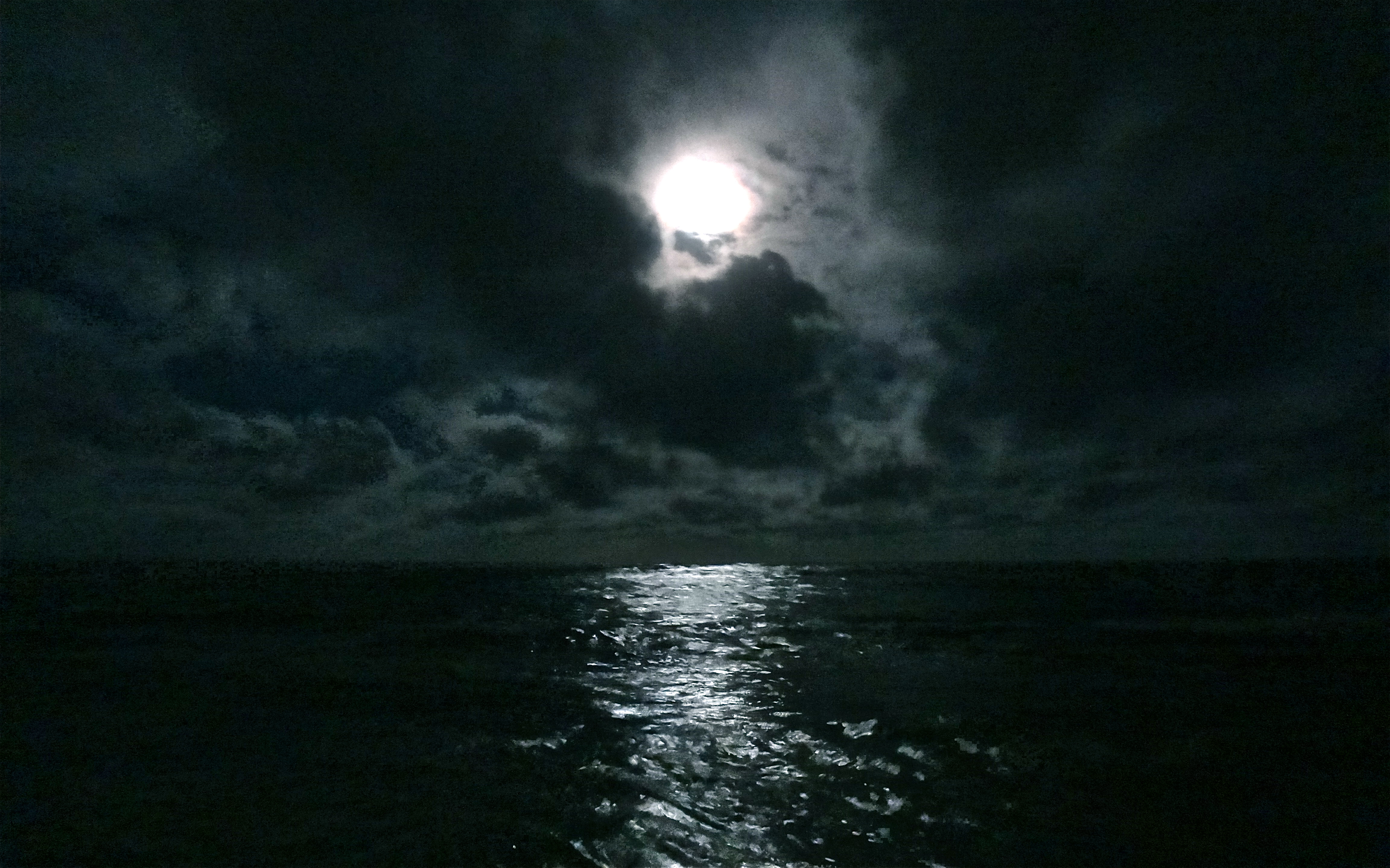 Hawaiian Ocean Moon