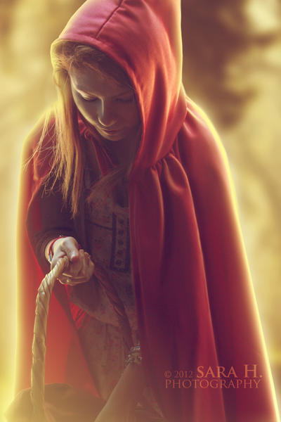 Red Riding hood - IV by sara-hel