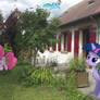 [MLP en vrai] Ils sont dans le jardin.